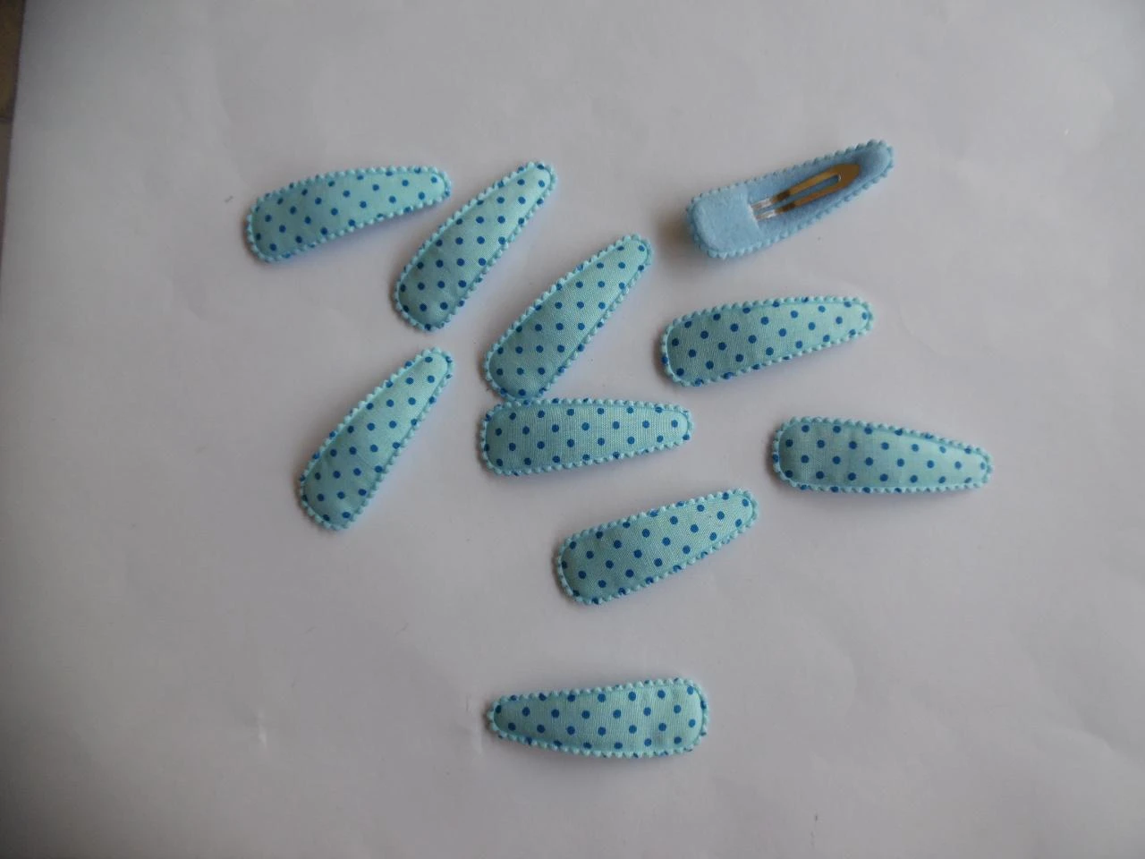 Partij 10 haarspeldjes 5 cm blauw met blauwe stippen